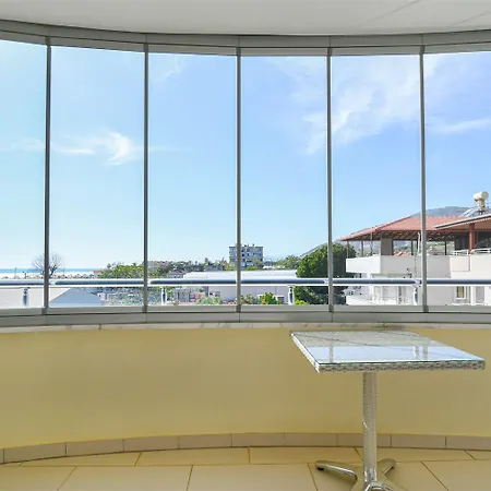 Stone Peaceful Beachfront Living, 2-bedroom In Demirtas Apartment
