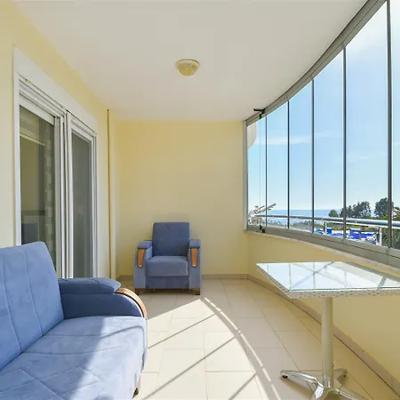 Stone Peaceful Beachfront Living, 2-bedroom In Demirtas *