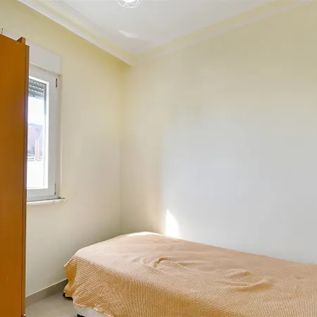 Stone Peaceful Beachfront Living, 2-bedroom In Demirtas Apartment