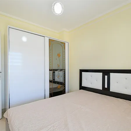 Stone Peaceful Beachfront Living, 2-bedroom In Demirtas Apartment Alanya